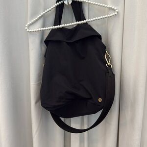 Lululemon On My Level Tote Bag 20L Black and Gold